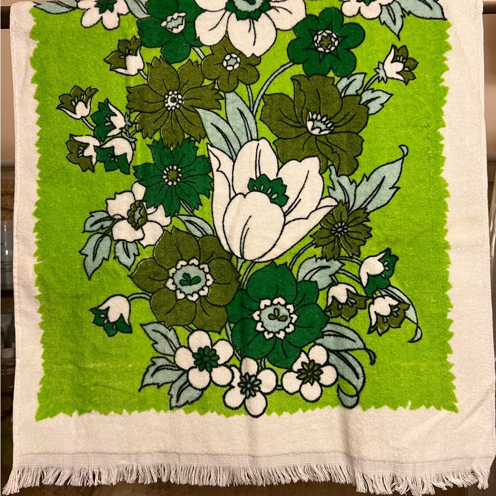 Vintage GOLDEN CROWN floral towel and washcloth NEW